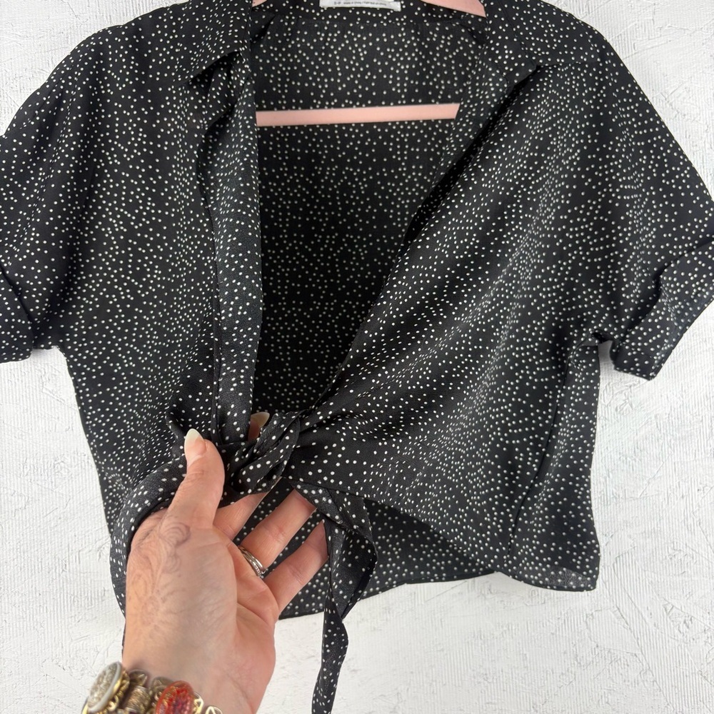 Urban Outfitters Sheer Black Polka Dot Tie-Front Top Rolled Sleeves Crop Top S - Picture 9 of 12